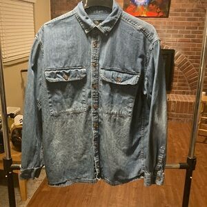 Men’s size medium denim shirt I’ve never worn it
